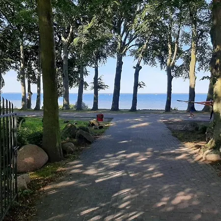 Przyczepa Kempingowa Nad Samym Brzegiem Puck-chalupy.realizujemy Bony Turystyczne! Puck